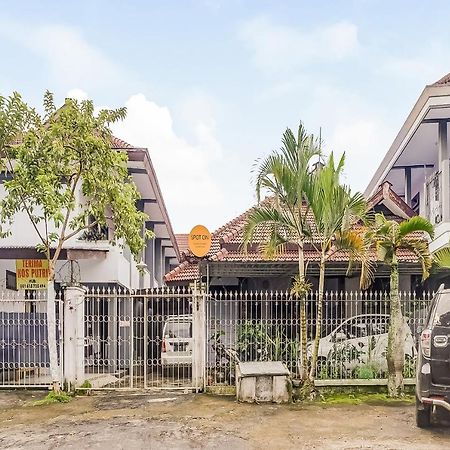 SPOT ON 90797 Sukun Syariah Homestay Malang Bagian luar foto