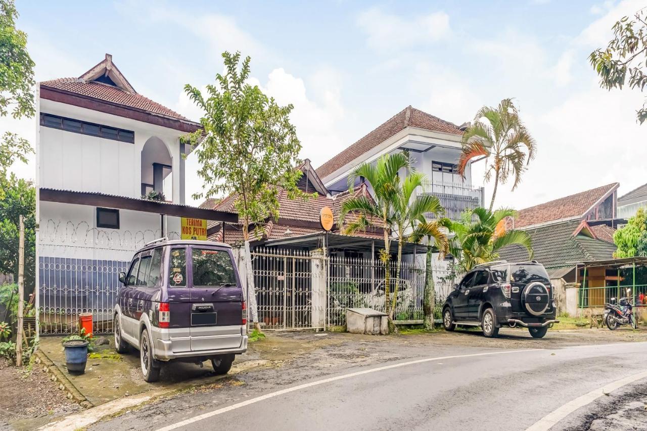 SPOT ON 90797 Sukun Syariah Homestay Malang Bagian luar foto