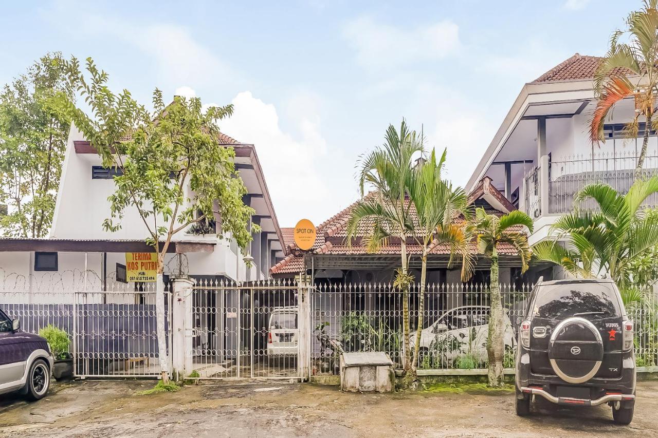 SPOT ON 90797 Sukun Syariah Homestay Malang Bagian luar foto