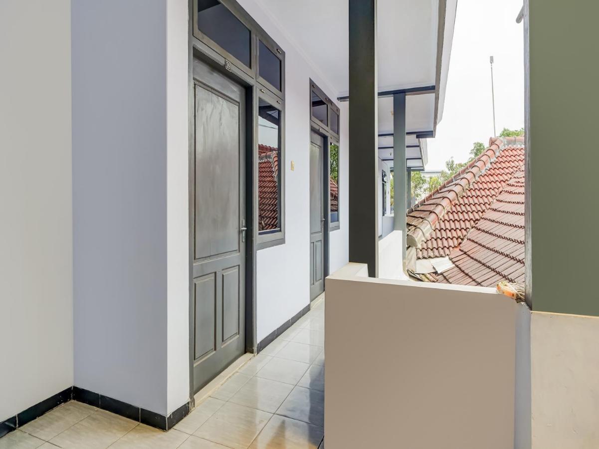 SPOT ON 90797 Sukun Syariah Homestay Malang Bagian luar foto