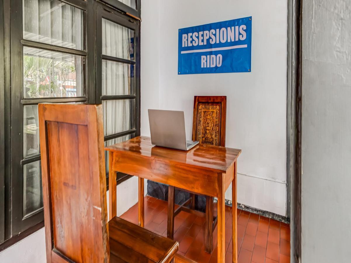 SPOT ON 90797 Sukun Syariah Homestay Malang Bagian luar foto