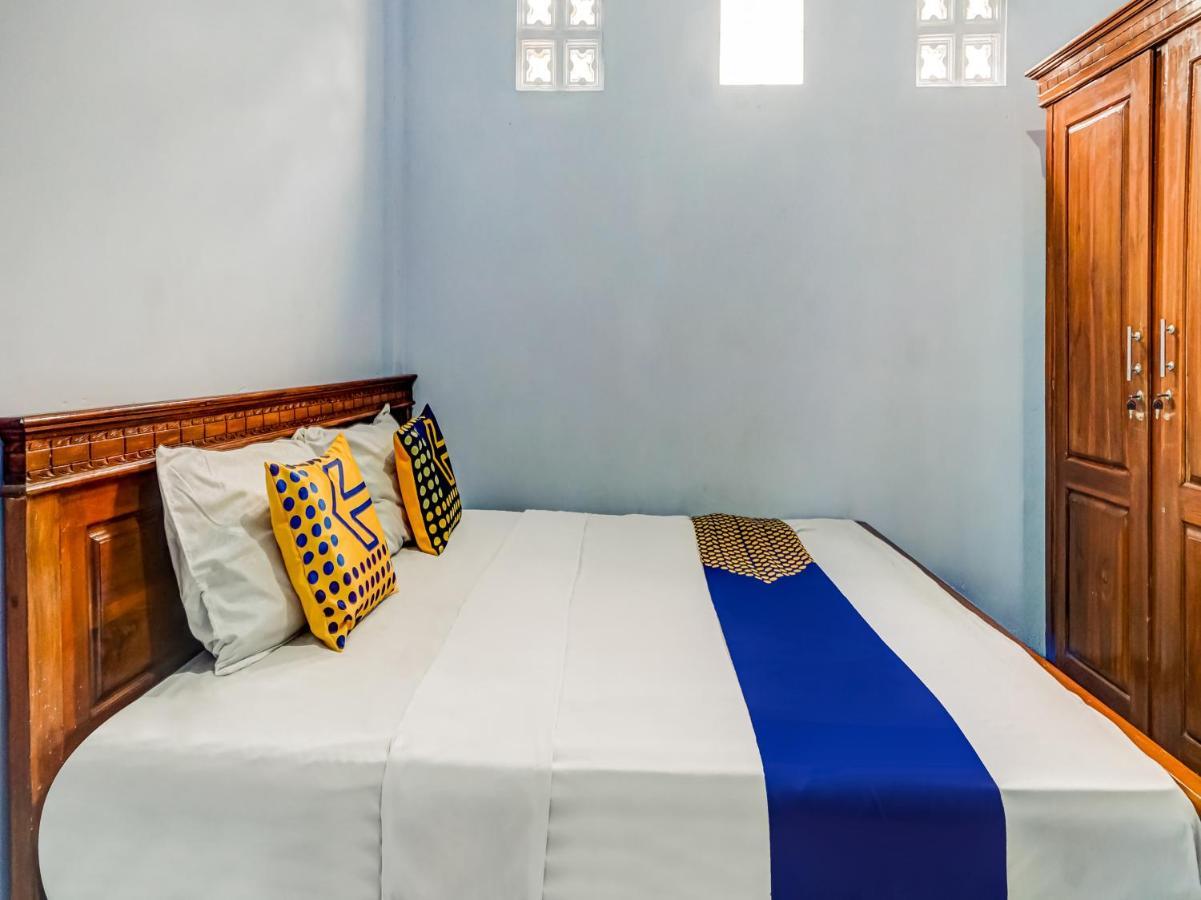 SPOT ON 90797 Sukun Syariah Homestay Malang Bagian luar foto
