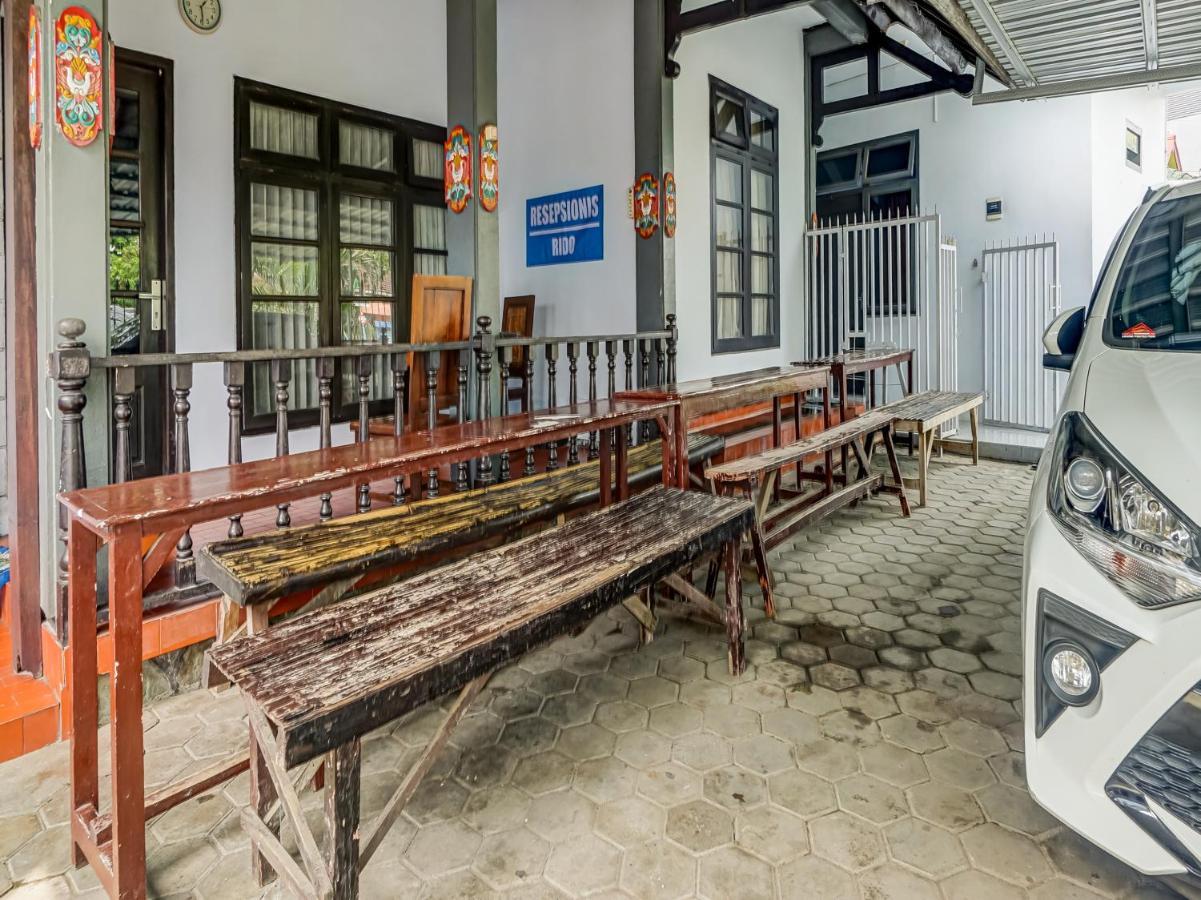 SPOT ON 90797 Sukun Syariah Homestay Malang Bagian luar foto