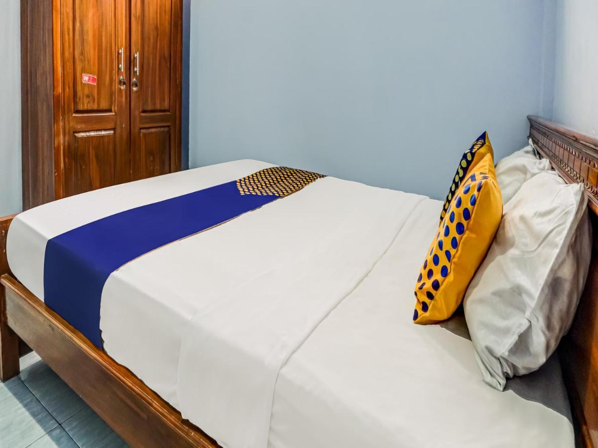 SPOT ON 90797 Sukun Syariah Homestay Malang Bagian luar foto