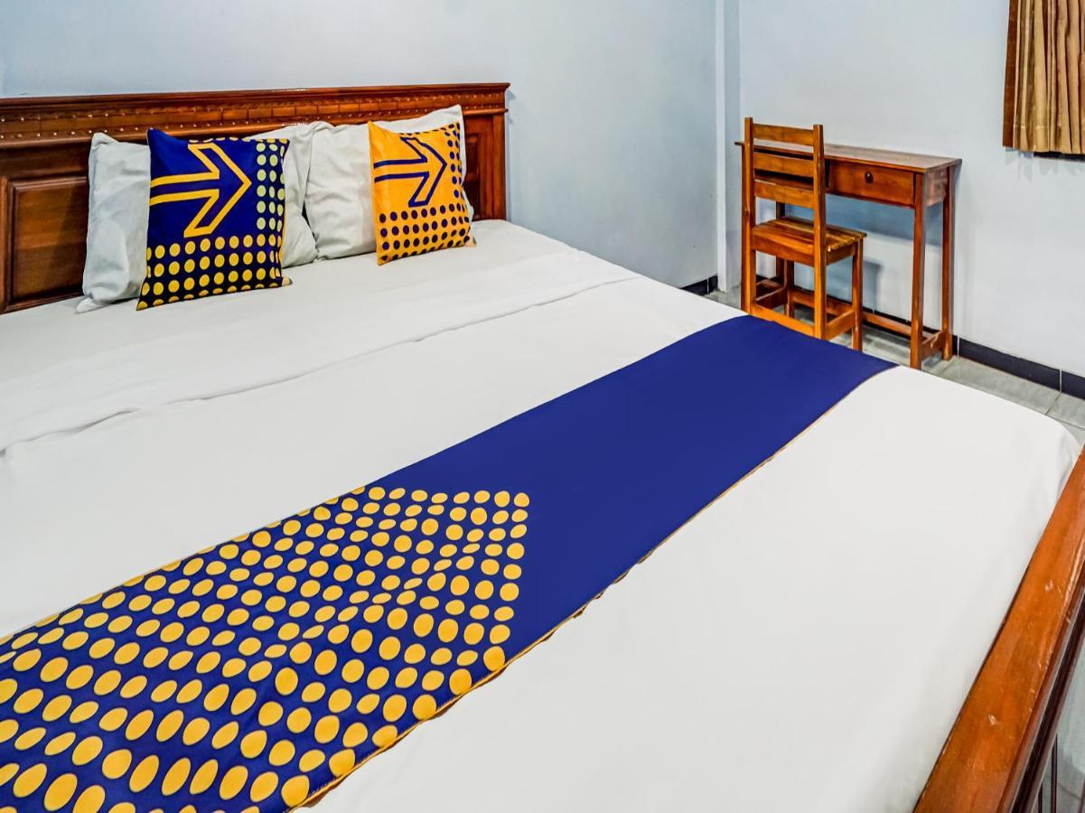 SPOT ON 90797 Sukun Syariah Homestay Malang Bagian luar foto