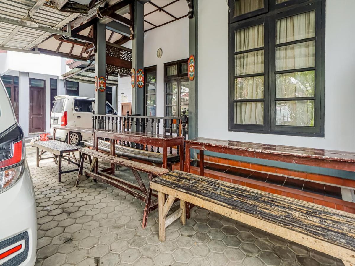 SPOT ON 90797 Sukun Syariah Homestay Malang Bagian luar foto