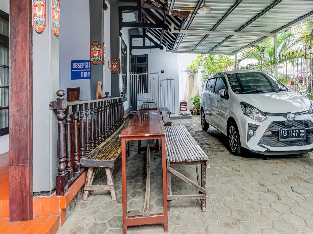 SPOT ON 90797 Sukun Syariah Homestay Malang Bagian luar foto